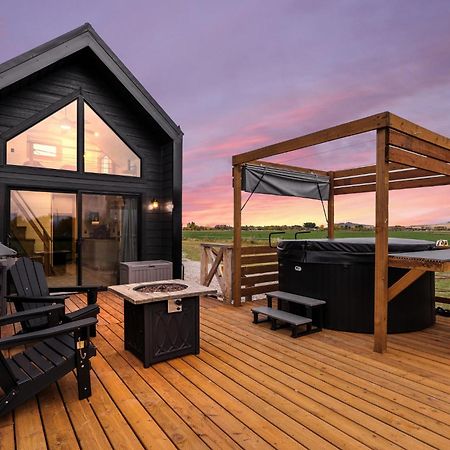 Modern Tiny Cabin, With Hot Tub In Choteau Mt Buitenkant foto