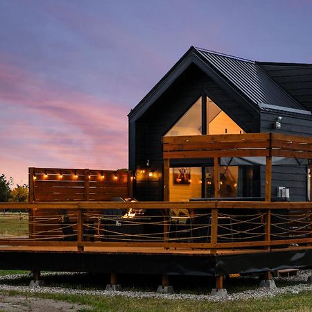 Modern Tiny Cabin, With Hot Tub In Choteau Mt Buitenkant foto