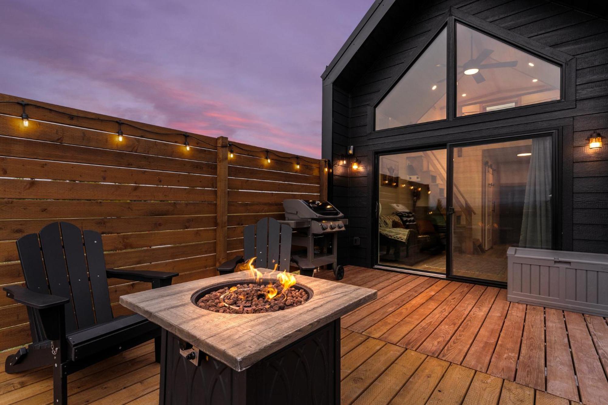 Modern Tiny Cabin, With Hot Tub In Choteau Mt Buitenkant foto