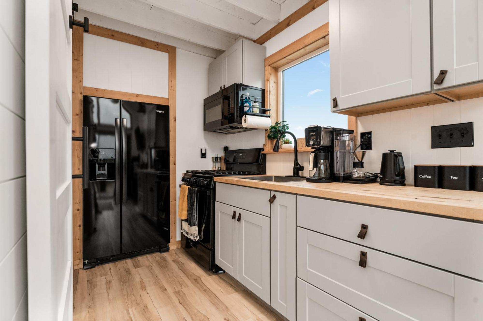 Modern Tiny Cabin, With Hot Tub In Choteau Mt Buitenkant foto